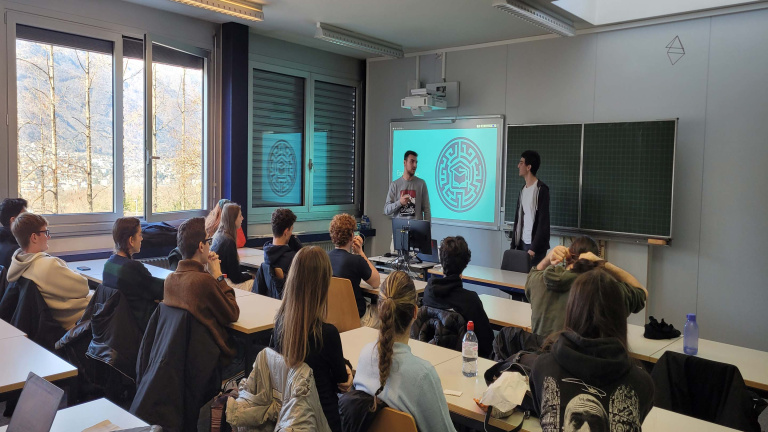 Informatics and high school: diploma projects supported by USI
